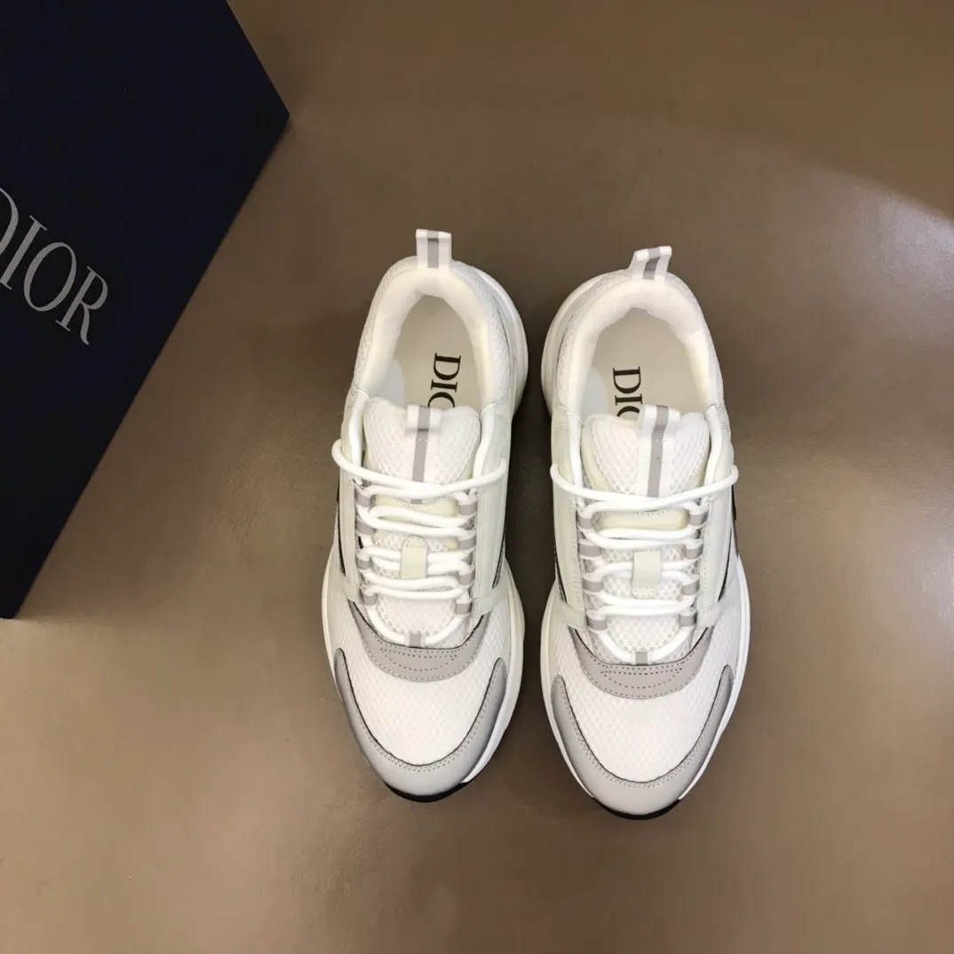 Factory price: 480💰 ◾️▫️Dior D®️ x 🆕 (high version) B22 men's jogging fashion sneakers, this single product draws inspiration from retro jogging shoes. It adopts a thick low-top design, with an upper made of black cow leather and mesh fabric, and a black and white engraved rubber sole. Black mesh fabric tongue and heel counters complement black laces, with an embossed "Di~r" logo embellishment on the side. These sneakers can be mixed and matched with a classic suit for a sporty chic look! Size: 39-45 (38, 46 can be customized)